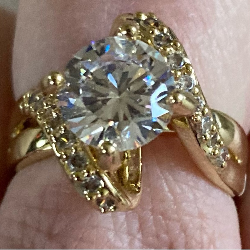 NEW!!Cubic zirconia Stayement ring/size 8 Macy’s with box